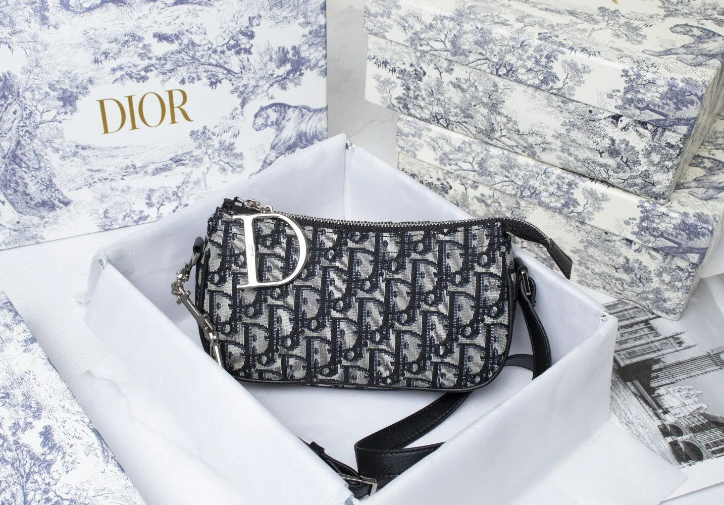 Luxury Handbags Christian Dior 111