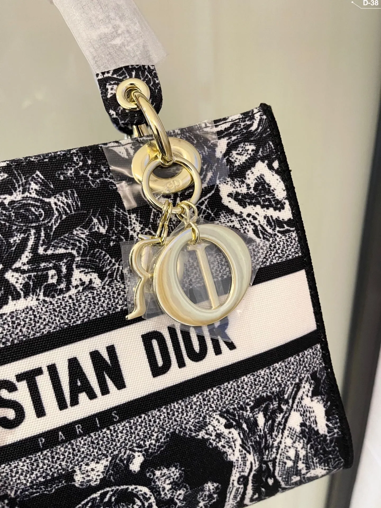 Luxury Handbags Christian Dior 301