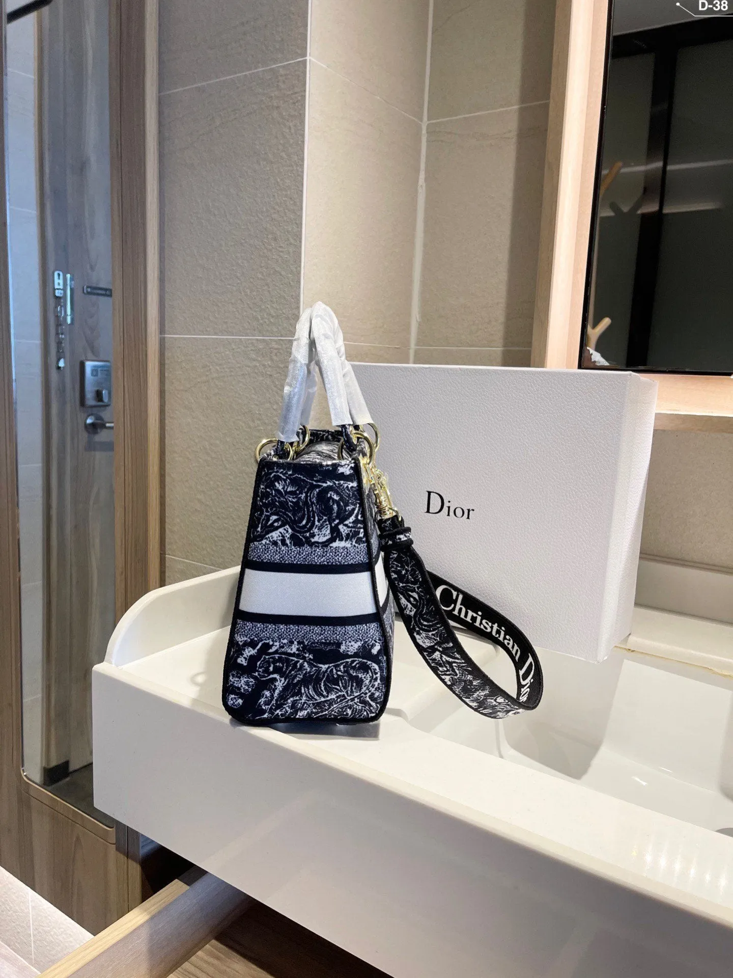 Luxury Handbags Christian Dior 301