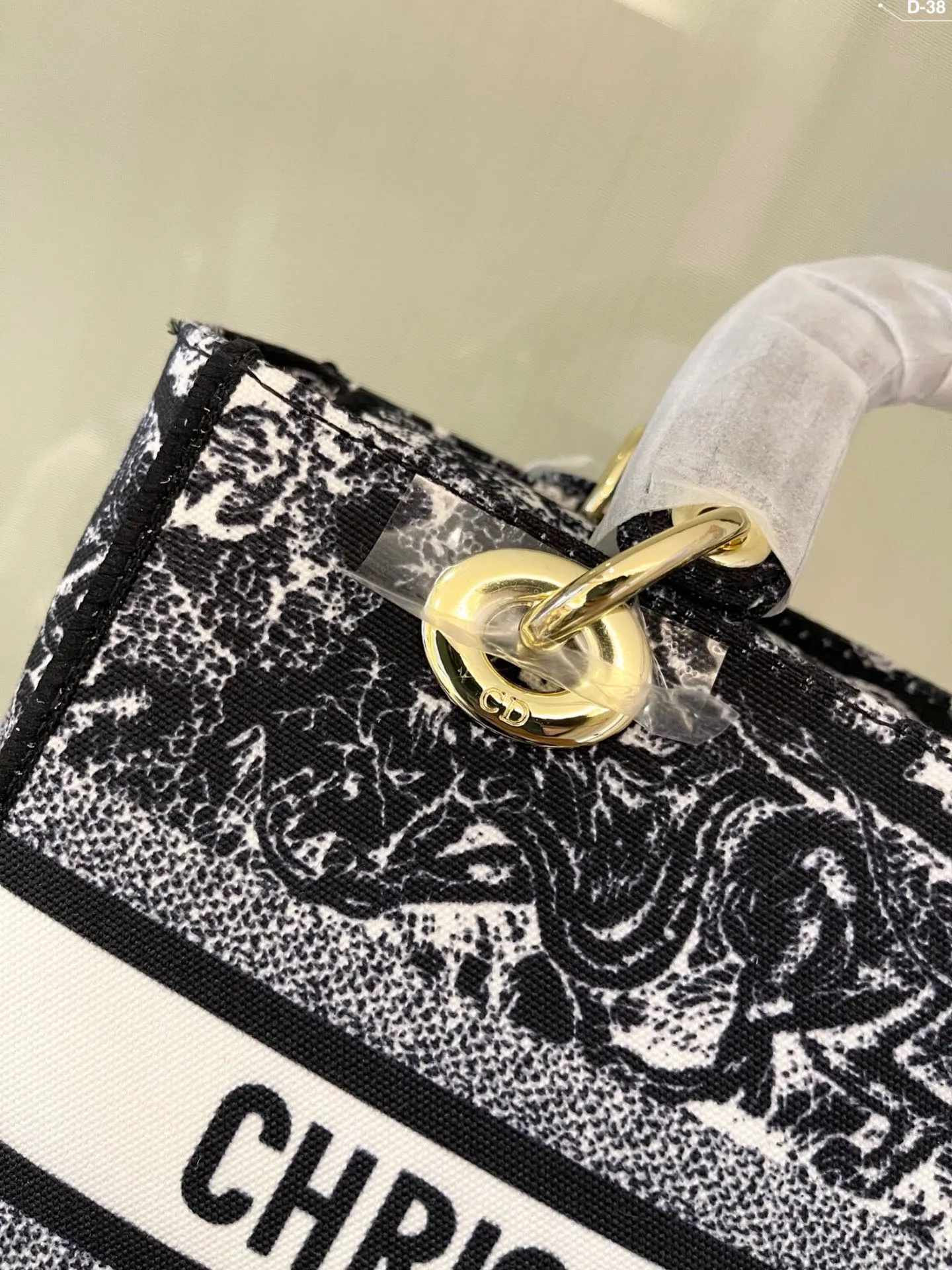 Luxury Handbags Christian Dior 301
